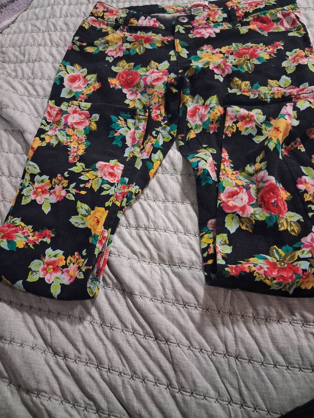 Mudd Black Floral Ladies Pants with Pink, Yellow and Green Blooms